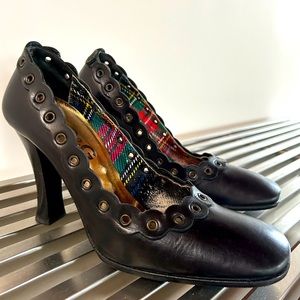 Dolce & Gabbana, vintage size 6 heels. Black leather with eyelet detail’s.